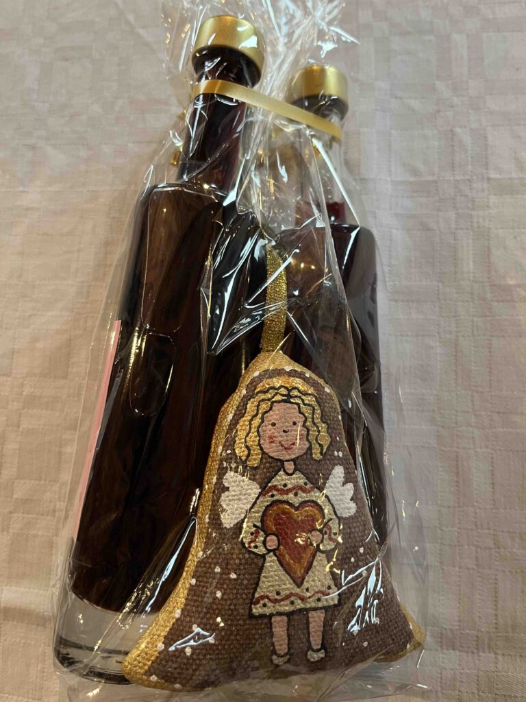 3 Liköre weihnachtlich verpackt